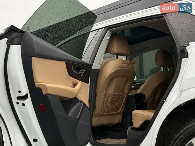 Білий Ауді Q8, об'ємом двигуна 3 л та пробігом 139 тис. км за 48000 $, фото 41 на Automoto.ua