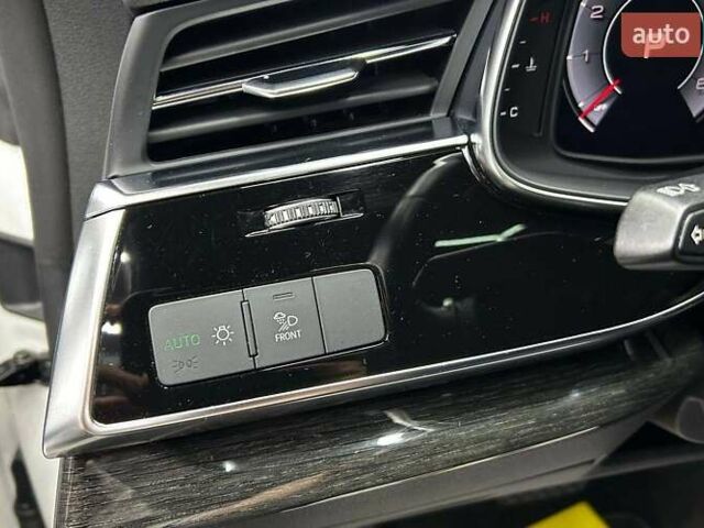 Білий Ауді Q8, об'ємом двигуна 3 л та пробігом 125 тис. км за 52500 $, фото 11 на Automoto.ua