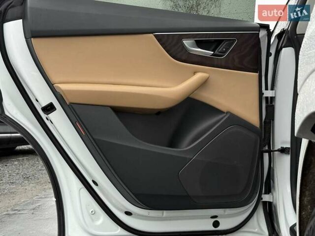 Білий Ауді Q8, об'ємом двигуна 3 л та пробігом 139 тис. км за 48000 $, фото 42 на Automoto.ua
