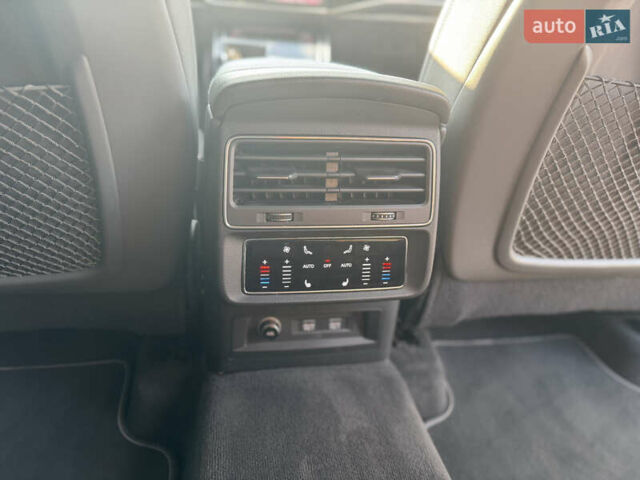 Белый Ауди Q8, объемом двигателя 3 л и пробегом 76 тыс. км за 52900 $, фото 21 на Automoto.ua
