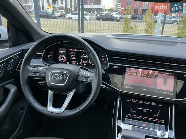 Белый Ауди Q8, объемом двигателя 3 л и пробегом 57 тыс. км за 49000 $, фото 23 на Automoto.ua