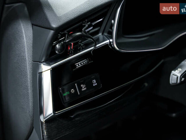 Белый Ауди Q8, объемом двигателя 3 л и пробегом 60 тыс. км за 62300 $, фото 15 на Automoto.ua