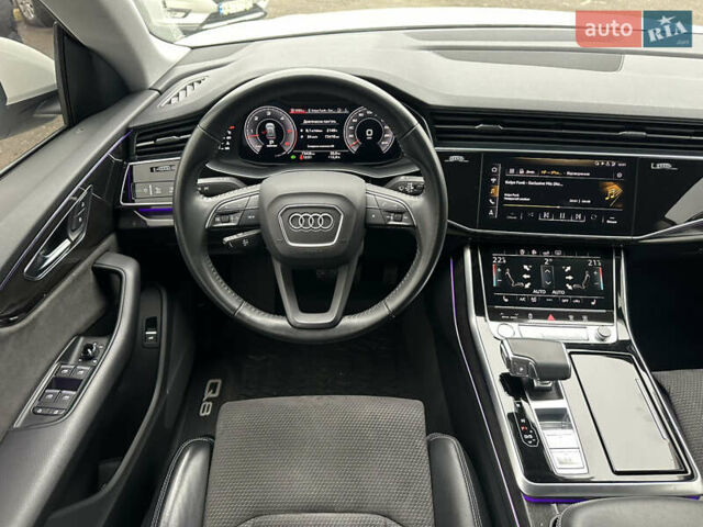 Білий Ауді Q8, об'ємом двигуна 2.97 л та пробігом 73 тис. км за 55000 $, фото 17 на Automoto.ua