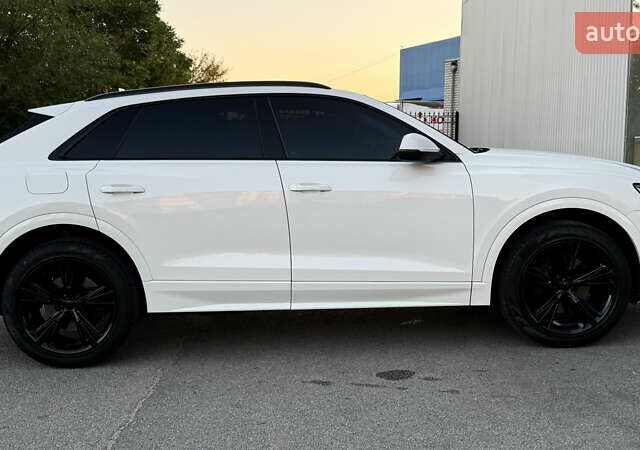Белый Ауди Q8, объемом двигателя 3 л и пробегом 122 тыс. км за 54500 $, фото 19 на Automoto.ua