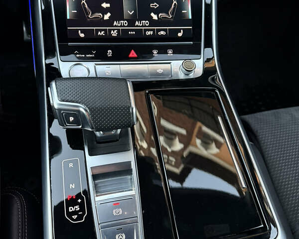 Білий Ауді Q8, об'ємом двигуна 2.97 л та пробігом 150 тис. км за 58000 $, фото 18 на Automoto.ua