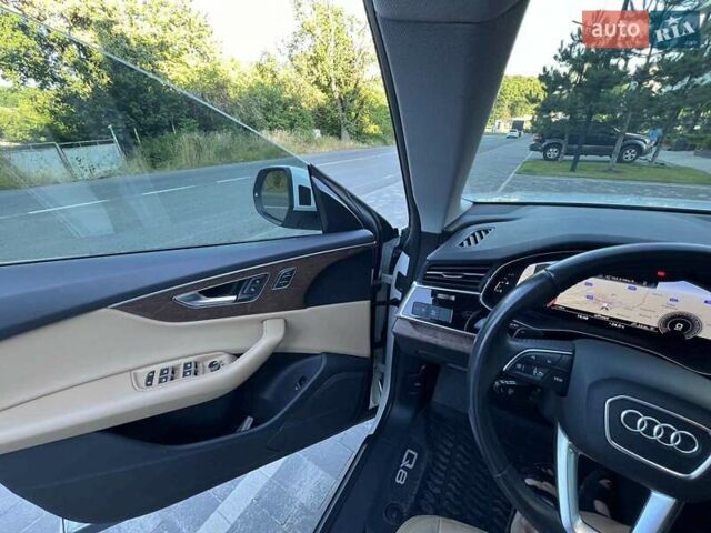 Белый Ауди Q8, объемом двигателя 3 л и пробегом 74 тыс. км за 63999 $, фото 5 на Automoto.ua