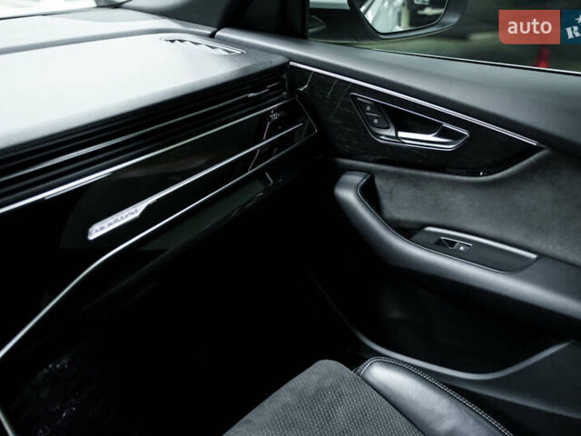 Белый Ауди Q8, объемом двигателя 3 л и пробегом 60 тыс. км за 62300 $, фото 20 на Automoto.ua