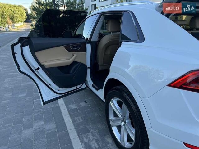 Белый Ауди Q8, объемом двигателя 3 л и пробегом 74 тыс. км за 63999 $, фото 25 на Automoto.ua