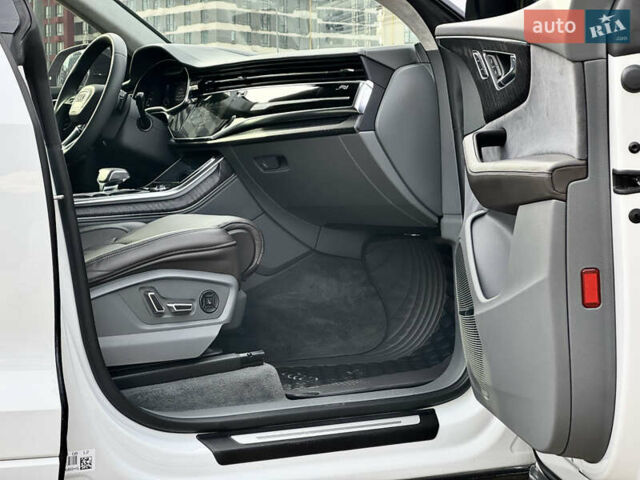 Білий Ауді Q8, об'ємом двигуна 3 л та пробігом 108 тис. км за 54999 $, фото 46 на Automoto.ua