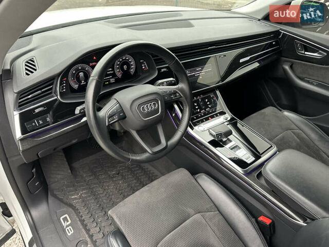 Білий Ауді Q8, об'ємом двигуна 2.97 л та пробігом 73 тис. км за 55000 $, фото 7 на Automoto.ua