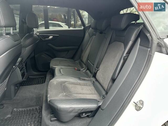 Ауді Q8 2019 у Києві на Automoto.ua Білий Ауді Q8, об'ємом двигуна 3 л та пробігом 60 тис. км за 64990 $, фото 45 на Automoto.ua