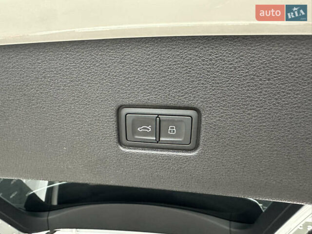 Білий Ауді Q8, об'ємом двигуна 2.97 л та пробігом 73 тис. км за 55000 $, фото 32 на Automoto.ua