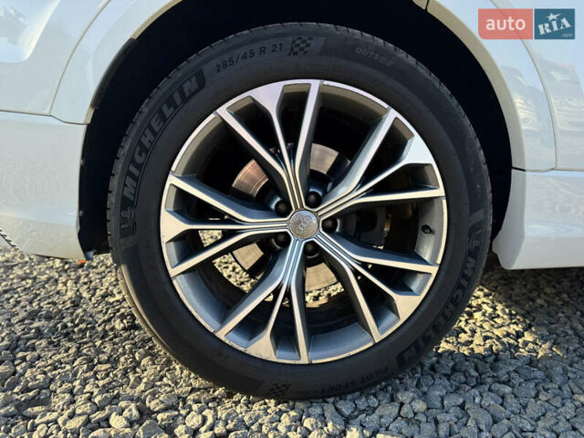 Білий Ауді Q8, об'ємом двигуна 2.97 л та пробігом 214 тис. км за 54000 $, фото 14 на Automoto.ua