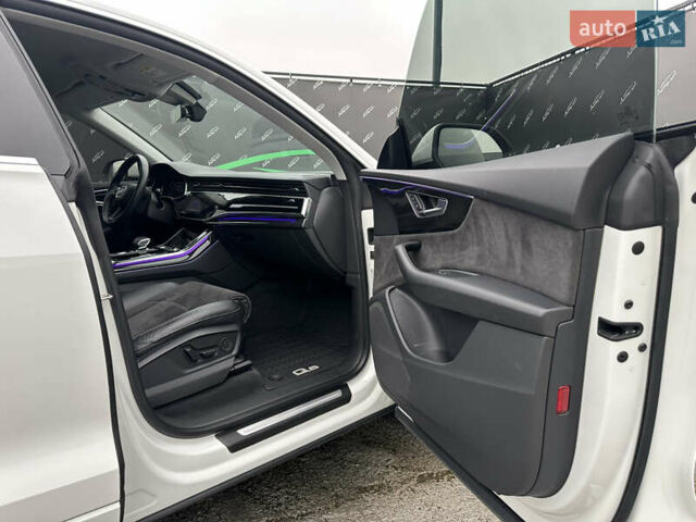 Білий Ауді Q8, об'ємом двигуна 2.97 л та пробігом 73 тис. км за 55000 $, фото 18 на Automoto.ua