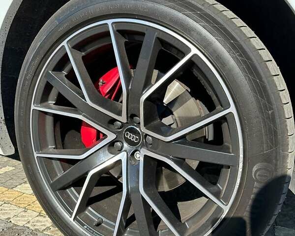 Білий Ауді Q8, об'ємом двигуна 2.97 л та пробігом 169 тис. км за 69000 $, фото 10 на Automoto.ua