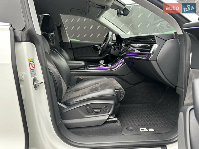 Білий Ауді Q8, об'ємом двигуна 2.97 л та пробігом 73 тис. км за 55000 $, фото 19 на Automoto.ua