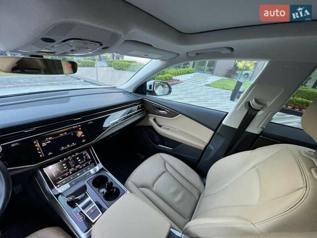Белый Ауди Q8, объемом двигателя 3 л и пробегом 74 тыс. км за 63999 $, фото 2 на Automoto.ua