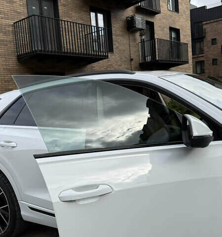 Белый Ауди Q8, объемом двигателя 0 л и пробегом 99 тыс. км за 59800 $, фото 18 на Automoto.ua