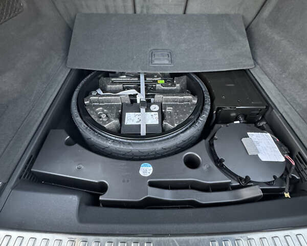 Білий Ауді Q8, об'ємом двигуна 3 л та пробігом 118 тис. км за 54000 $, фото 17 на Automoto.ua