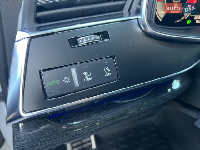 Белый Ауди Q8, объемом двигателя 2.97 л и пробегом 213 тыс. км за 54200 $, фото 19 на Automoto.ua