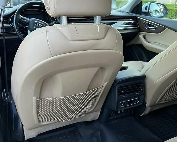 Белый Ауди Q8, объемом двигателя 3 л и пробегом 74 тыс. км за 63999 $, фото 1 на Automoto.ua