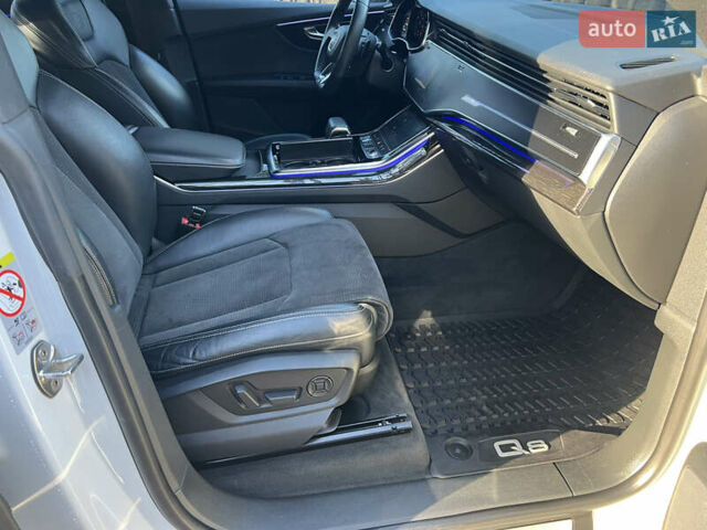 Белый Ауди Q8, объемом двигателя 2.97 л и пробегом 213 тыс. км за 54200 $, фото 10 на Automoto.ua