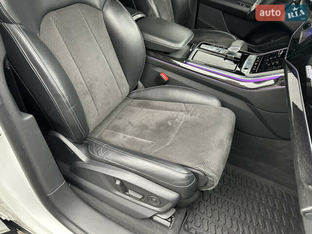 Білий Ауді Q8, об'ємом двигуна 2.97 л та пробігом 73 тис. км за 55000 $, фото 21 на Automoto.ua