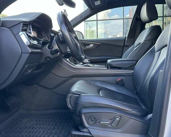 Білий Ауді Q8, об'ємом двигуна 3 л та пробігом 118 тис. км за 64999 $, фото 33 на Automoto.ua