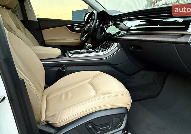 Белый Ауди Q8, объемом двигателя 3 л и пробегом 122 тыс. км за 54500 $, фото 30 на Automoto.ua