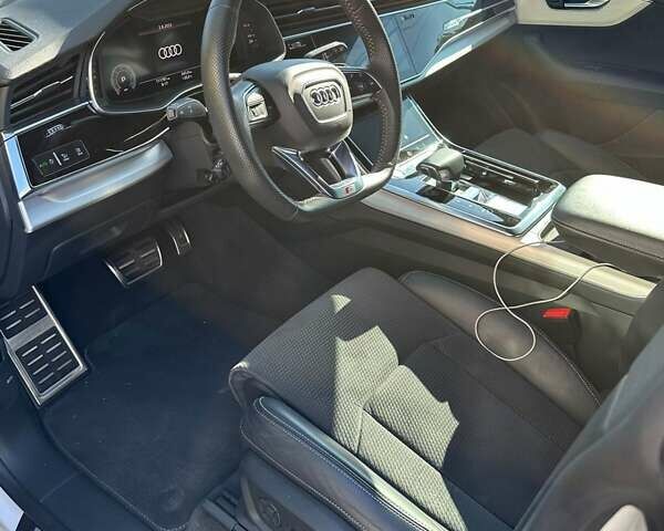 Білий Ауді Q8, об'ємом двигуна 2.97 л та пробігом 169 тис. км за 69000 $, фото 17 на Automoto.ua