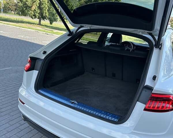Білий Ауді Q8, об'ємом двигуна 3 л та пробігом 118 тис. км за 64999 $, фото 37 на Automoto.ua