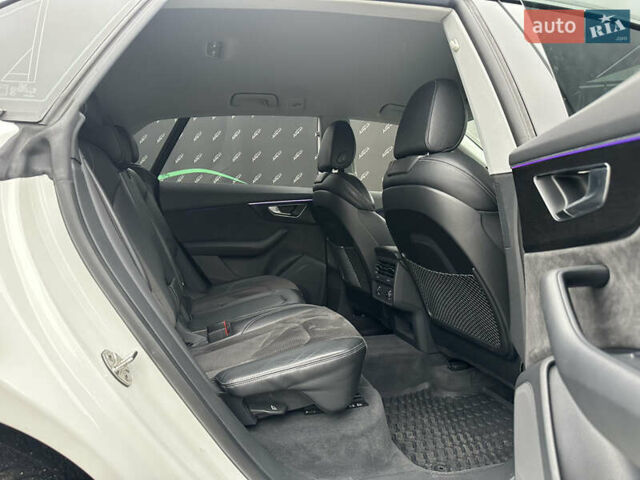 Білий Ауді Q8, об'ємом двигуна 2.97 л та пробігом 73 тис. км за 55000 $, фото 24 на Automoto.ua