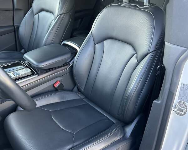 Білий Ауді Q8, об'ємом двигуна 3 л та пробігом 118 тис. км за 64999 $, фото 32 на Automoto.ua