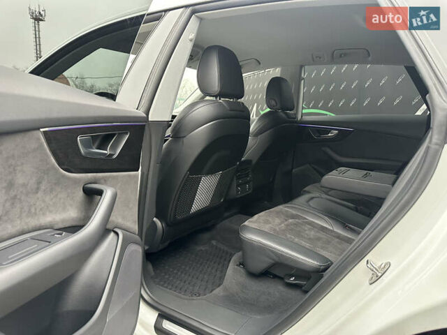 Білий Ауді Q8, об'ємом двигуна 2.97 л та пробігом 73 тис. км за 55000 $, фото 14 на Automoto.ua