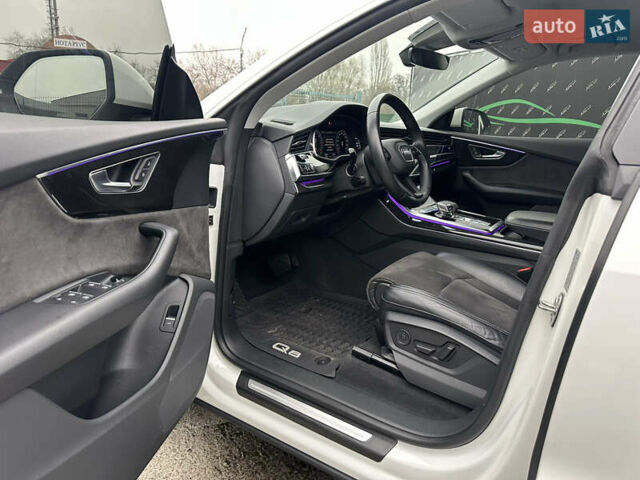 Білий Ауді Q8, об'ємом двигуна 2.97 л та пробігом 73 тис. км за 55000 $, фото 5 на Automoto.ua