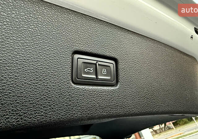 Білий Ауді Q8, об'ємом двигуна 3 л та пробігом 122 тис. км за 49999 $, фото 36 на Automoto.ua