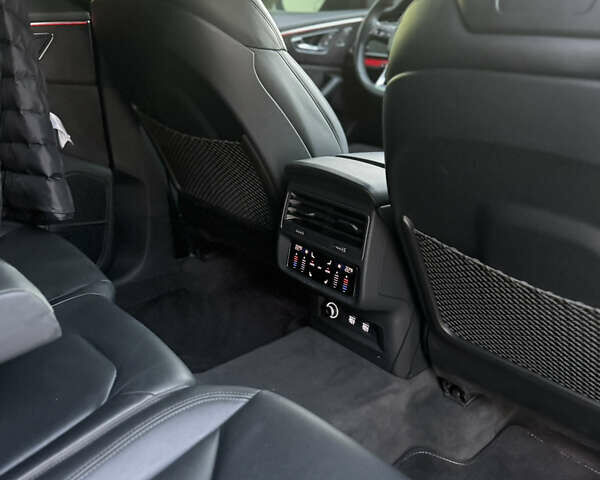Білий Ауді Q8, об'ємом двигуна 3 л та пробігом 118 тис. км за 54000 $, фото 9 на Automoto.ua