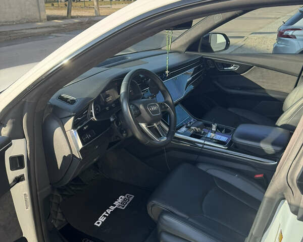 Белый Ауди Q8, объемом двигателя 3 л и пробегом 78 тыс. км за 63900 $, фото 3 на Automoto.ua