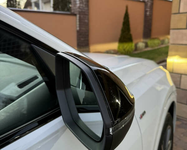 Білий Ауді Q8, об'ємом двигуна 2.97 л та пробігом 150 тис. км за 58000 $, фото 26 на Automoto.ua