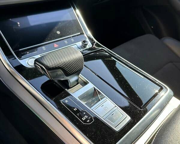 Білий Ауді Q8, об'ємом двигуна 2.97 л та пробігом 169 тис. км за 69000 $, фото 15 на Automoto.ua