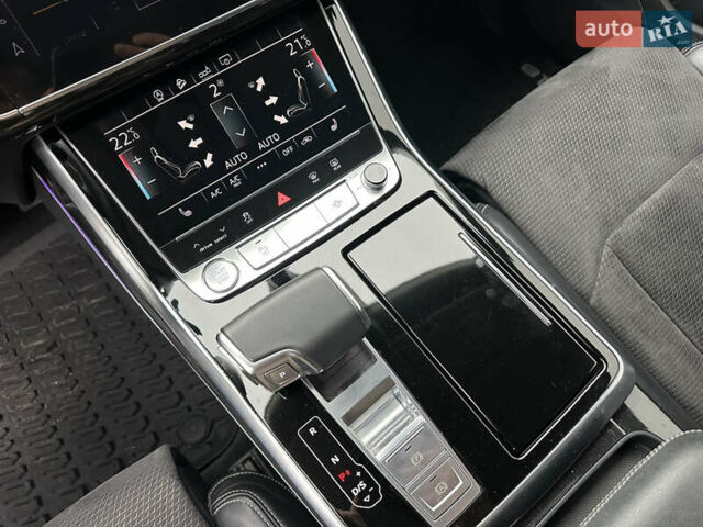 Білий Ауді Q8, об'ємом двигуна 2.97 л та пробігом 73 тис. км за 55000 $, фото 9 на Automoto.ua