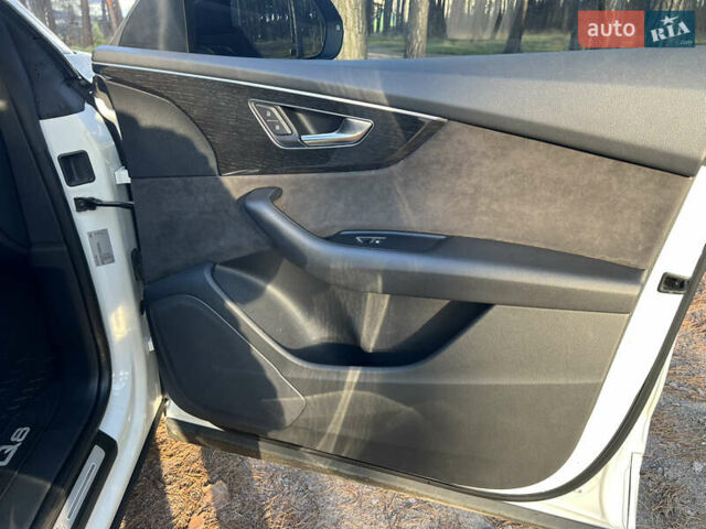 Белый Ауди Q8, объемом двигателя 2.97 л и пробегом 213 тыс. км за 54200 $, фото 11 на Automoto.ua