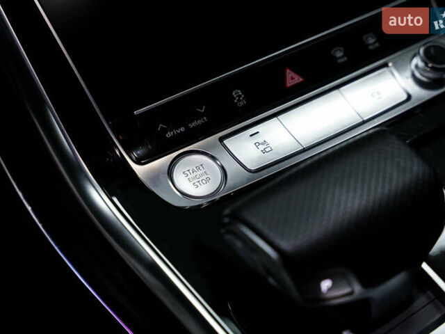 Белый Ауди Q8, объемом двигателя 3 л и пробегом 60 тыс. км за 62300 $, фото 24 на Automoto.ua