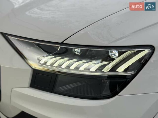Ауді Q8 2019 у Києві на Automoto.ua Білий Ауді Q8, об'ємом двигуна 3 л та пробігом 60 тис. км за 64990 $, фото 3 на Automoto.ua