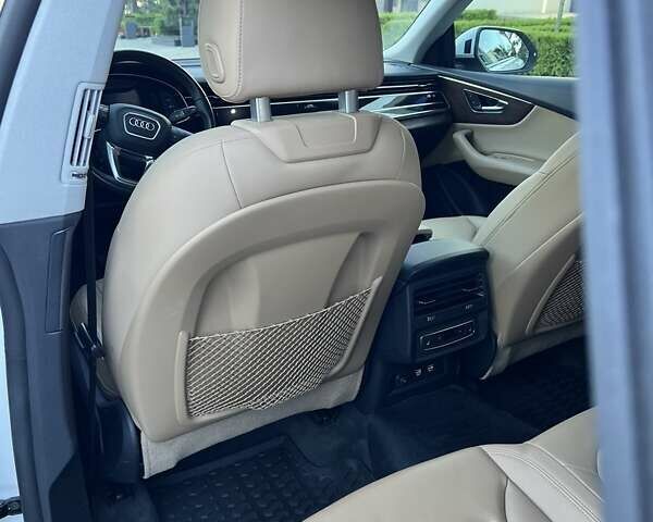 Белый Ауди Q8, объемом двигателя 3 л и пробегом 74 тыс. км за 63999 $, фото 8 на Automoto.ua