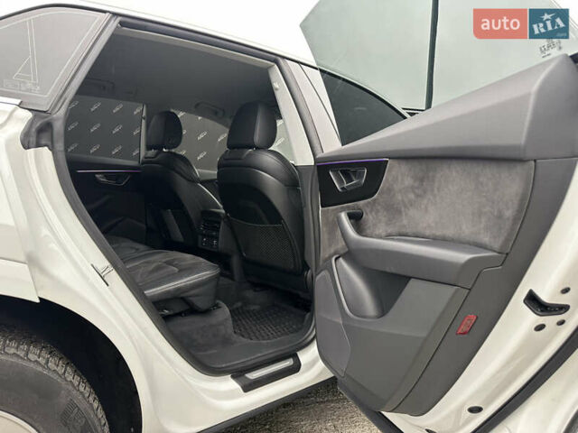 Білий Ауді Q8, об'ємом двигуна 2.97 л та пробігом 73 тис. км за 55000 $, фото 23 на Automoto.ua