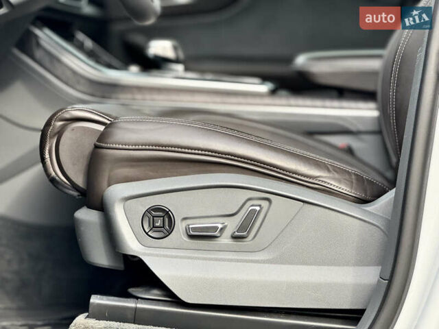 Білий Ауді Q8, об'ємом двигуна 3 л та пробігом 108 тис. км за 54999 $, фото 22 на Automoto.ua