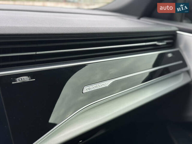 Белый Ауди Q8, объемом двигателя 2.97 л и пробегом 65 тыс. км за 65000 $, фото 39 на Automoto.ua