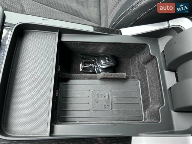 Белый Ауди Q8, объемом двигателя 3 л и пробегом 110 тыс. км за 63300 $, фото 89 на Automoto.ua