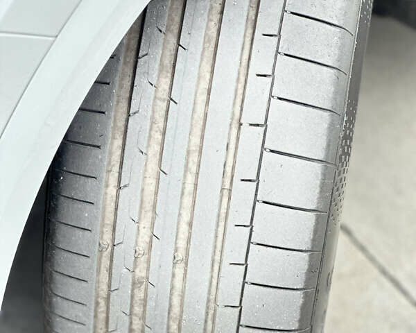 Белый Ауди Q8, объемом двигателя 2.97 л и пробегом 65 тыс. км за 65000 $, фото 1 на Automoto.ua